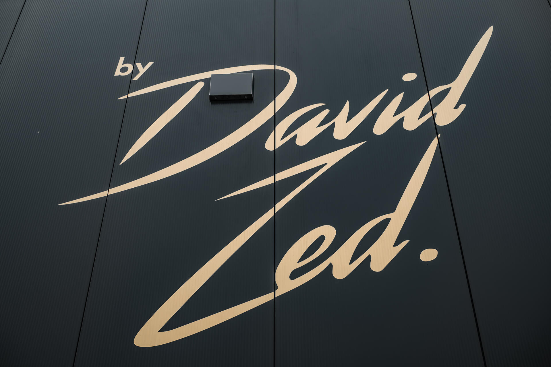 Onderhoud, herstellingen en carrosserie.